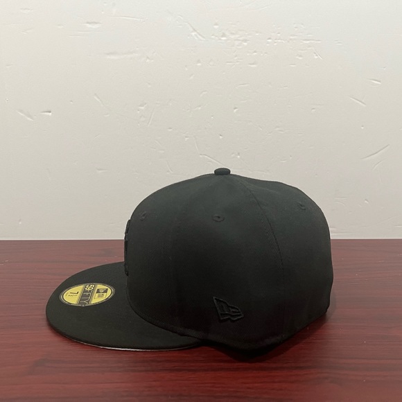 New Era, 59Fifty Fitted Hat, New York Yankees, Black - Picture 4 of 9